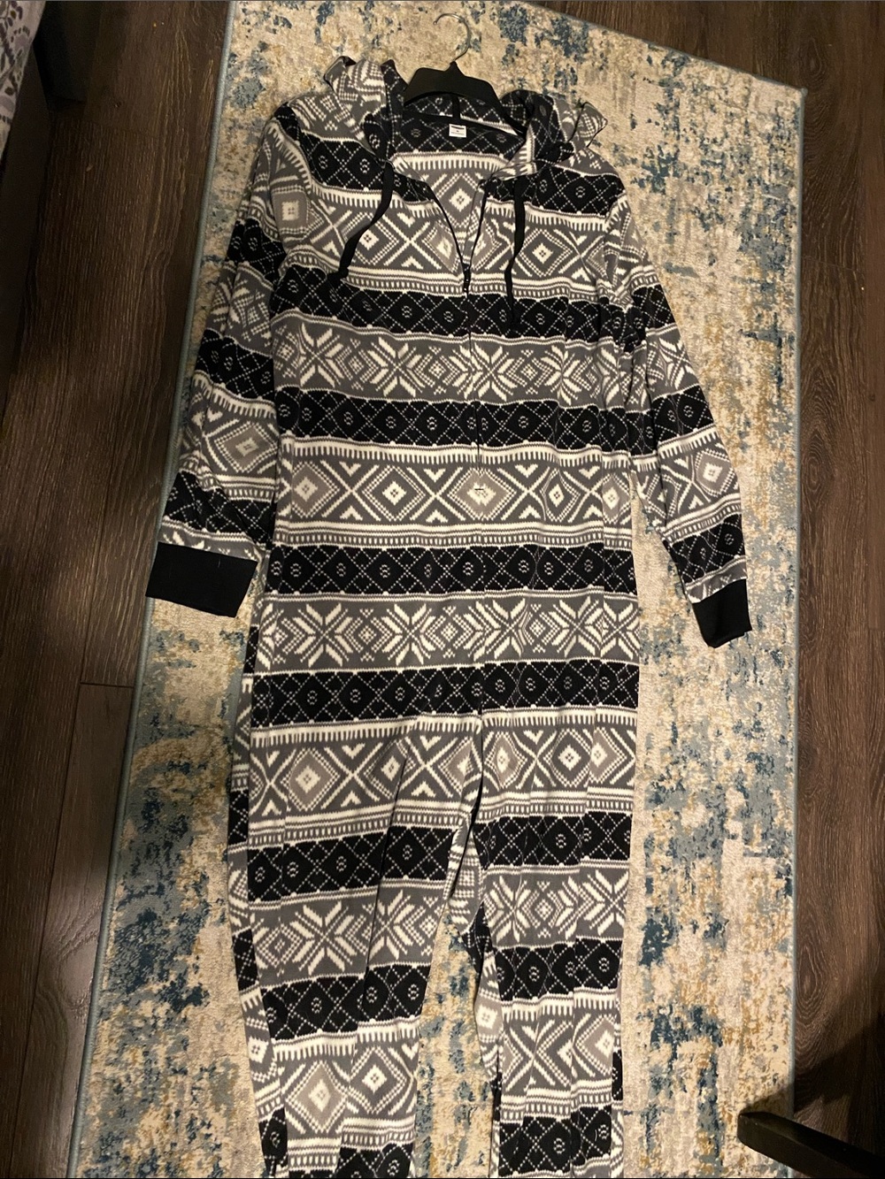 Old Navy Black & White Fair Isle Women’s Hooded Sweater Jumpsuit